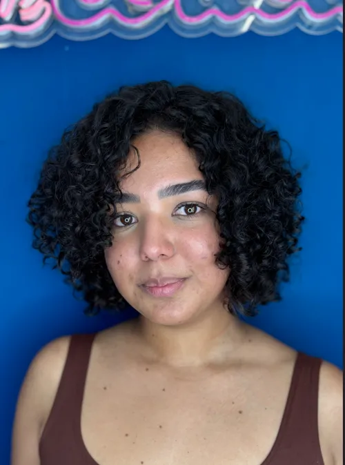 Corte Curto com Visagismo — Design personalizado para realçar os traços faciais em cabelos curtos tipo 3. no Studio do Jon em Belo Horizonte