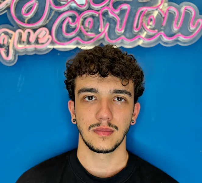 Cacheado Masculino — Manutenção de volume e forma para o homem moderno que valoriza a curvatura natural. no Studio do Jon em Belo Horizonte
